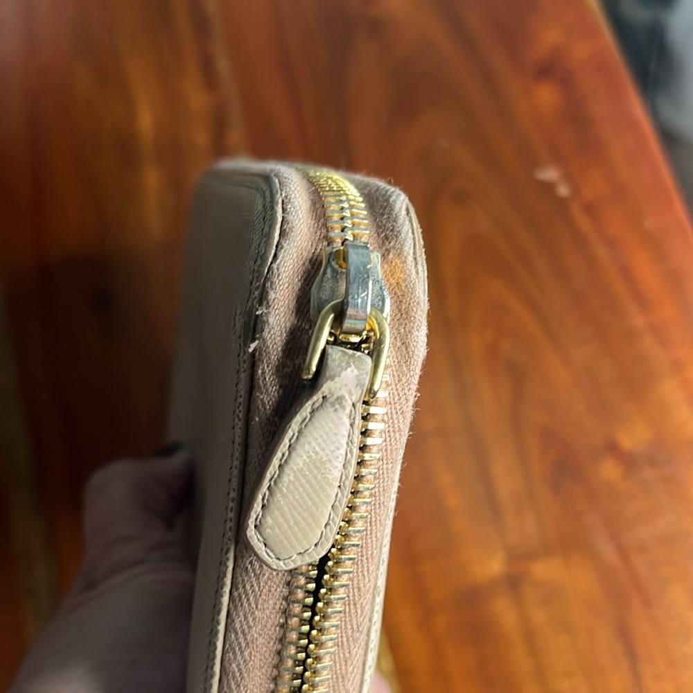 Project/rehab/fixer Prada beige Saffiano leather wallet with zipper. - Picture 8 of 16